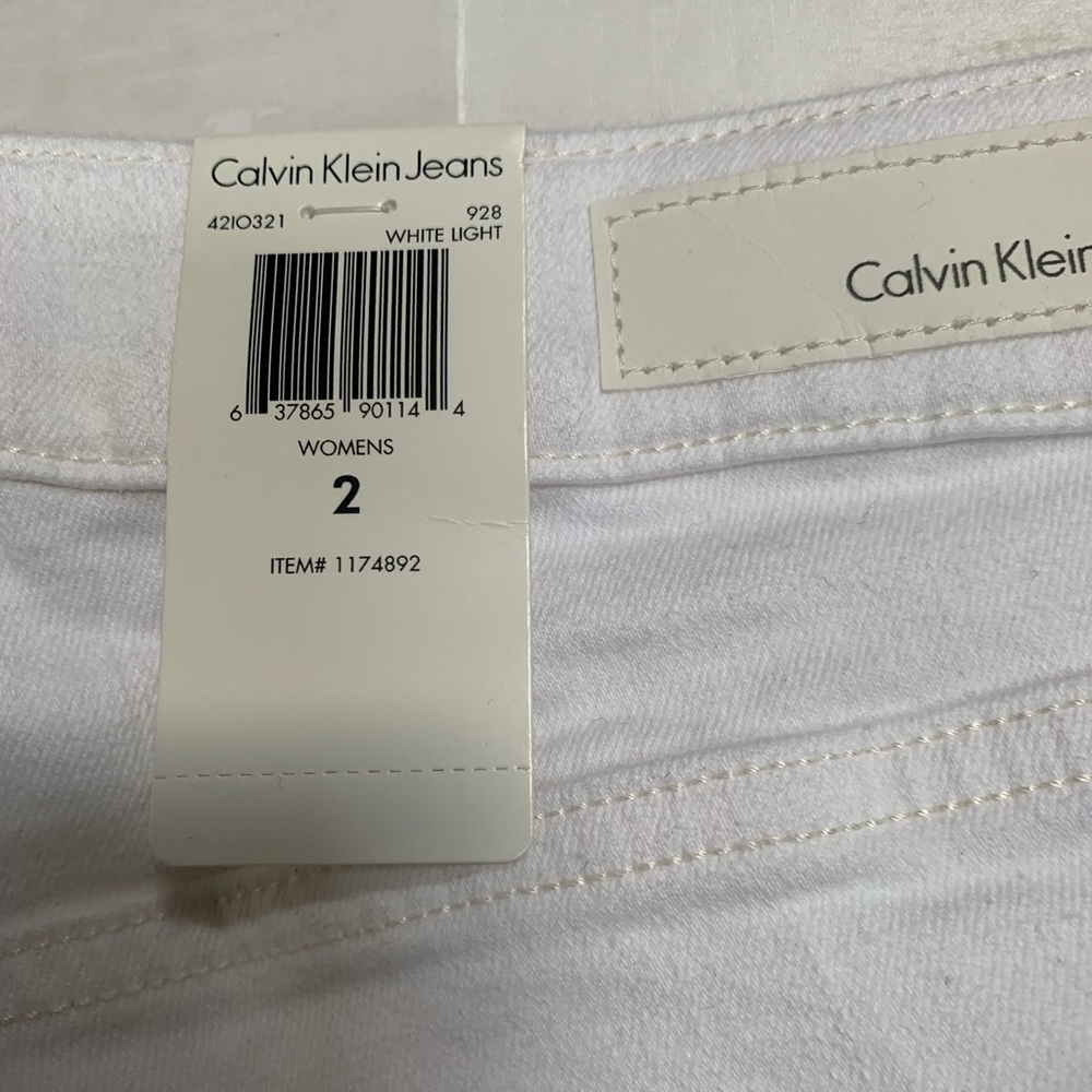 NWT Calvin Klein White Shorts with Smudges - Picture 7 of 13